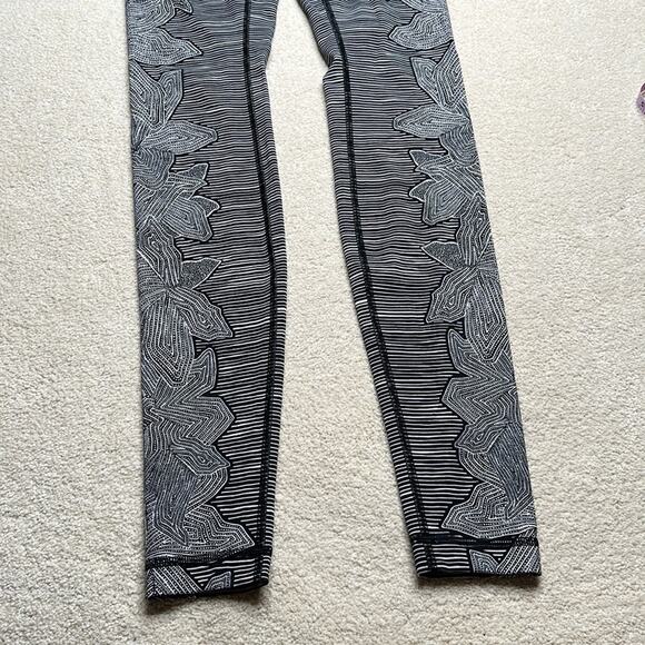 Lululemon Wunder Under Legging Pant (Hi-Rise)
Dottie Tribe White Black - Picture 9 of 9